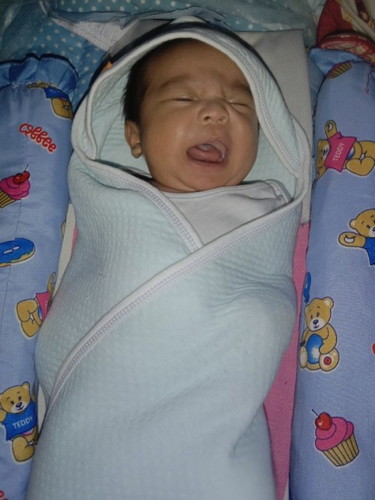 Anu pong dapat Kong Gawin si baby po Kasi sinisinok after umiyak ng ilang oras?Ayaw Naman po magdede