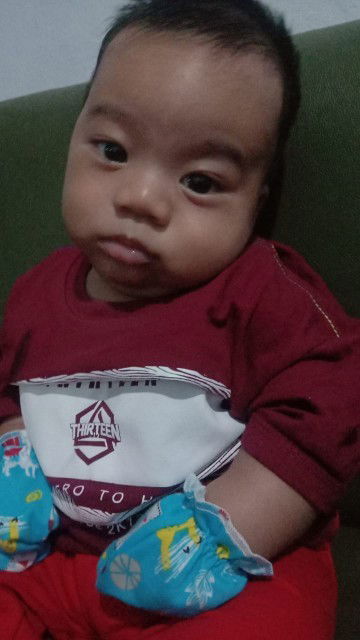bayi duduk