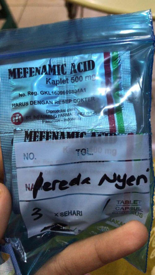 Mengonsumsi mefenamic acid