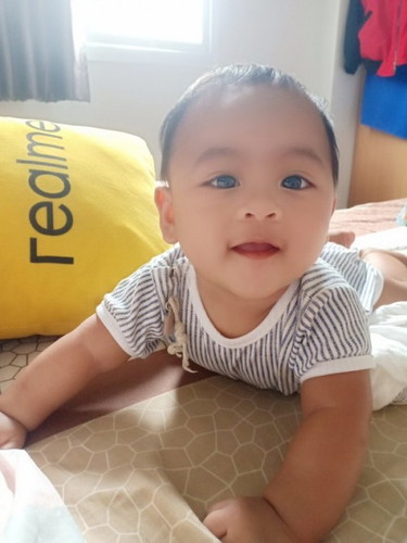 น้องจะ8เดือนแล้วยังไม่คลาน แม่ๆมีวิธีไหนแนะนำให้น้องคลานได้บ้างมั้ย แม่เป็นกังวนมากเลยค่ะ
