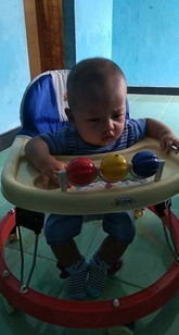 Bun, anaku umur 4 bln 15 hari, udh bisa pake roda² kayak gini blm y??