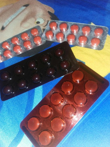 Tatlong gamot na nireseta sakin.