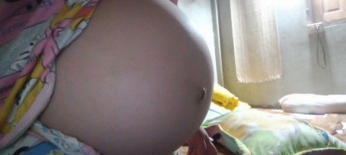 ลักษณะท้องแบบนี้จะได้ผู้หญิงรึผุ้ชายฃสองท้องก่อนได้ลุกสาวทั้งสองท้องม่โตบ้างคนมองม่รุ้ว่าท้อง34วีค