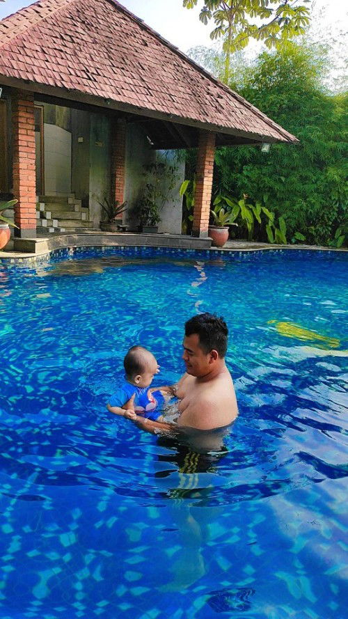 Sharing yukk membuat anak tidak takut air saat berenang