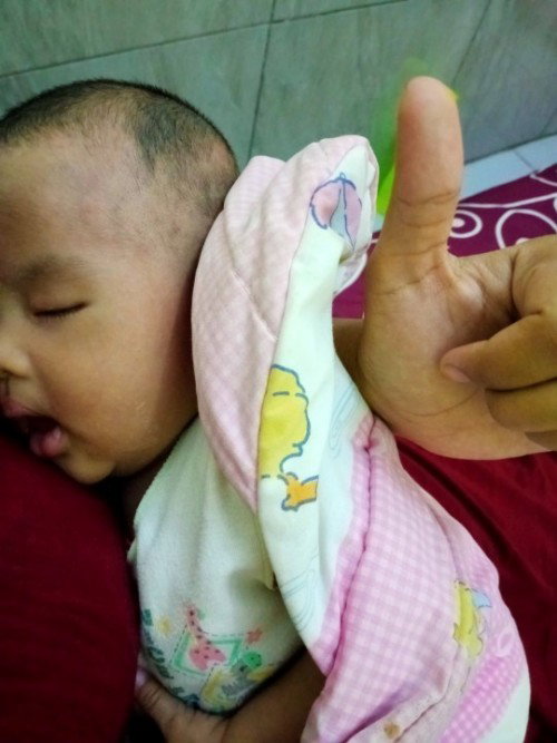 Bayi umur 1 bulan 23 hari
