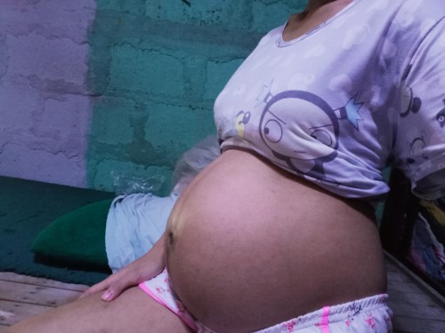 8 months pregnant