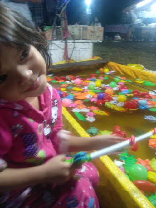 Bermain bersama ayah dan mamah