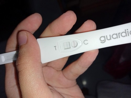 Kalau check ,double line tpi pudar kira pregnant ke?tapi Kluar darah hm