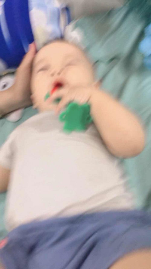 Bé nhà e 9th chưa có cái răng nào. Ai cũng v cho e biết để k cô đơn đi ạ