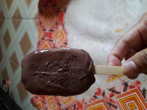 Pengennya makan es krim trus