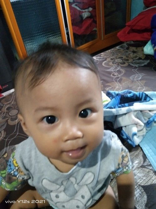 Ngedot sama makan belom bisa masukin ke mulut