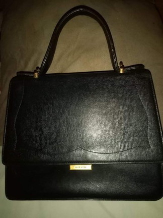 Hi mga momshi baka po gusto nyo ng bag pandagdag ko lng po sa laboratory ko wala pong issue