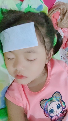 ลูกไม่สบายมีไข้สูง แม่ๆรับมือยังไงกันบ้างคะ