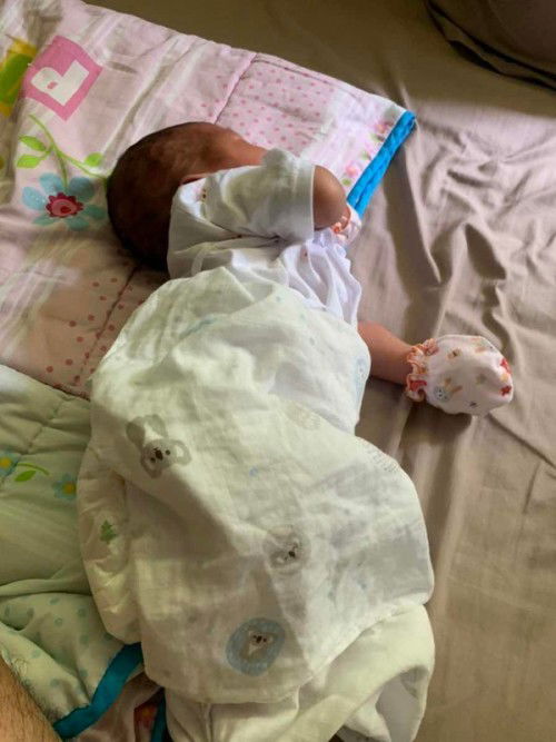 ลูกสาว 16  วัน  ก็นอนตะแคงเองแล้ว แต่ไม่บ่อย ปกติมั๊ยคะ