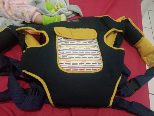 Gendongan bayi 3 bulan