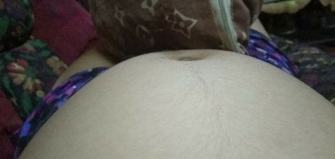 Naninigas at naumbok si baby