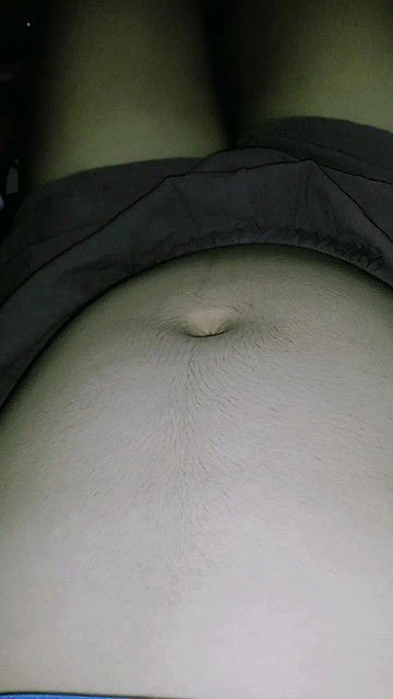 4เดือนกว่าเเล้วพุงออกนิดเดียวเองแม่ๆท้องออกกันตอนกี่เดือนค่ะ