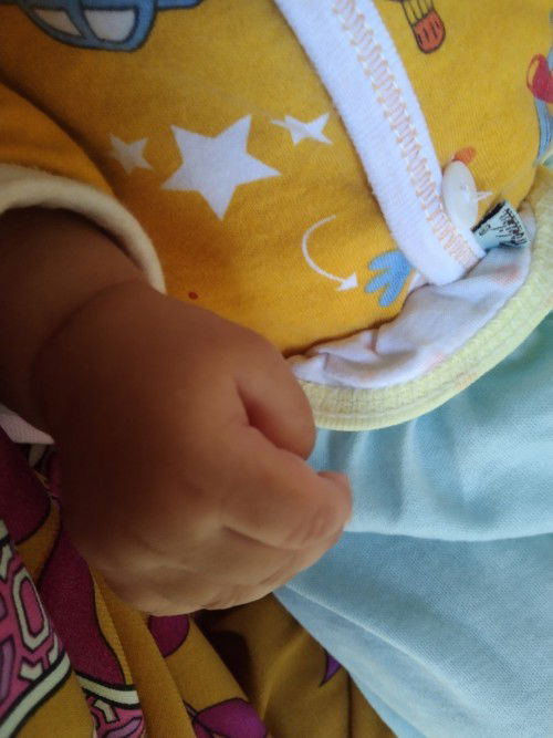 Sarung tangan bayi