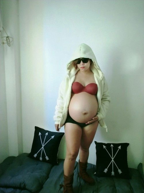 DIY Maternity Photoshoot