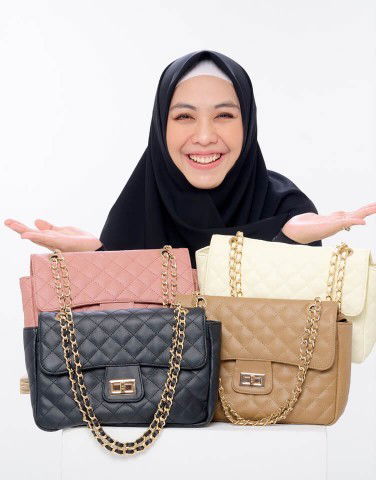 Kali ada yang mint bund tas sKcollection By oki setiana dewi, lgi ada hrga promo, 260rb , COD shopee