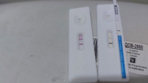 Testpack berubah ubah dan perut sering kram sampai pinggang belakang , apakah ada kemungkinan hamil?