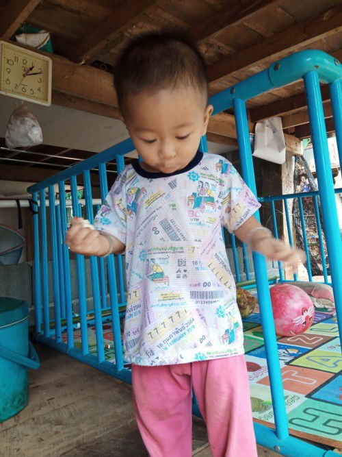 น้อง1ขวบ2เดือนแล้วนํ้าหนักยังเท่าเดิมอยู่เลย 7กิโลตั้งแต่6เดือนแล้ว   แม่ปิดนมน้องตอน1ขวบ