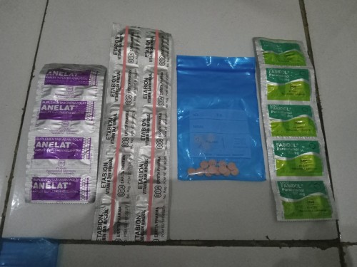 Sudah minum blackmores tapi sama bidannya di kasih obat lagi...
Gimana ya bun...