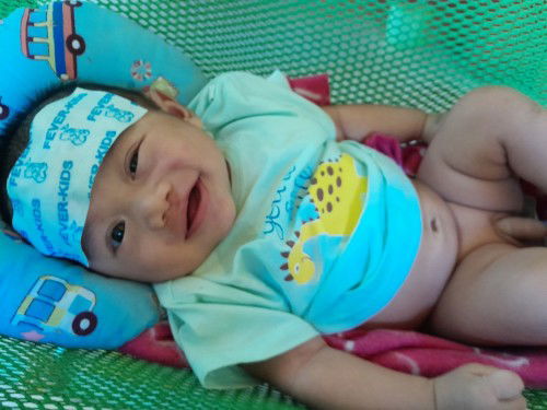 Các mom ơi bé nhà e đc 4 tháng tuổi rồi nhiệt độ cơ thể bé bình thường 37°c nhưng e rờ đầu bé hơi