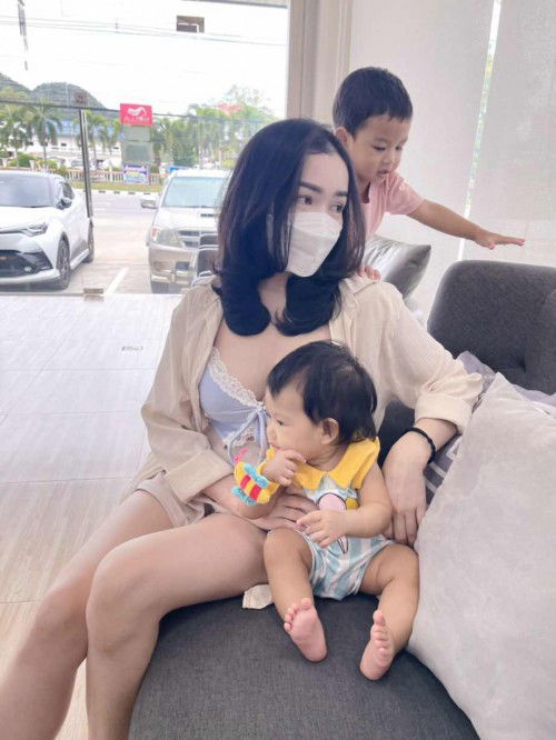 ความบันเทิงของคุณแม่ลูกสอง 😆