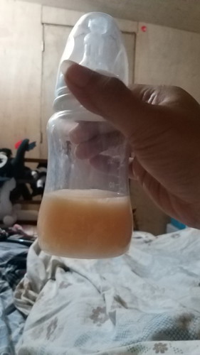Okay lang ba yung ganitong color ng milk?safe ba sya ipadede kay baby? 3days na po.
