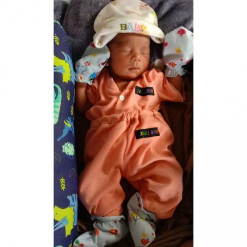 Berat badan bayi lahir 2,2kg