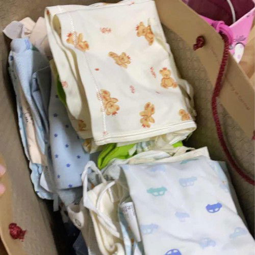 แม่ๆบ้านไหนเริ่มเตรียมของลูกๆกันบ้างค่ะ ส่วนตัวทางบ้านนี้ไม่ถือคือรู้เพศก็จัดเลย เพื่อนๆเราก็น่ารักส่งต่อเสื้อผ้ามีแต่น่ารักๆ