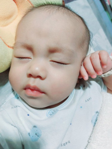น้องชอบตื่นกลางคืนค่ะ