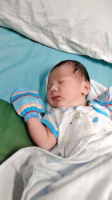 สวัสดีคะ..
ผมมารายตัว ร้ำหนักแรกคลอด2900กรัมคลอดวันที่16สิงหาโดรยาเร่งบวกเจาะน้ำคร่ำแต่ผมเเข็งแรงงดี