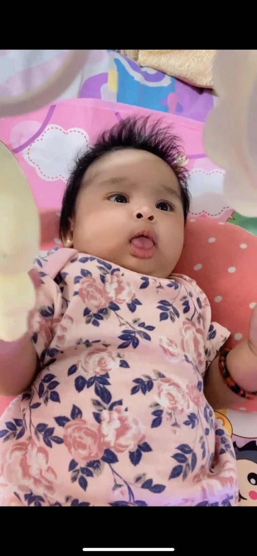 Tongue tie poba ito base po kasi sa research ko tongue tie daw pag heart shaped naiistress napo ako