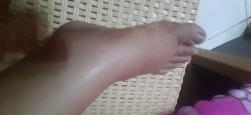 Namanas na po ung paa ko. Natural lang po ba?
38weeks na po ako.