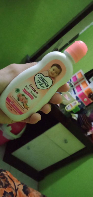 Bun mau nanya dong. Ada yg pakein baby lotion ngga? Kalo ada umur berapa??