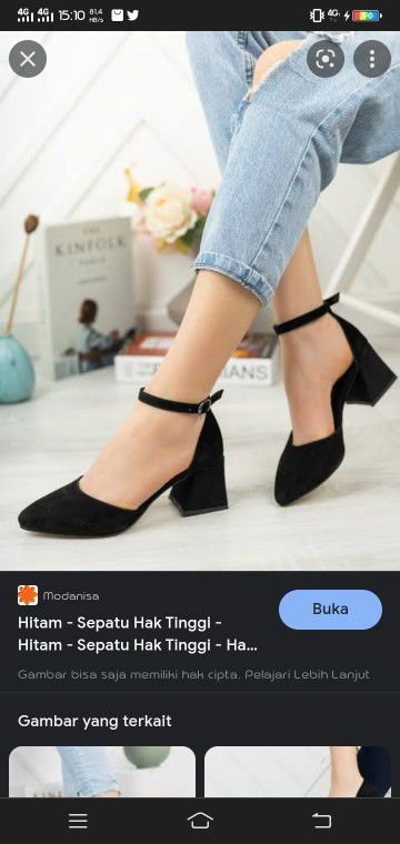 memakai sepatu hak tinggi