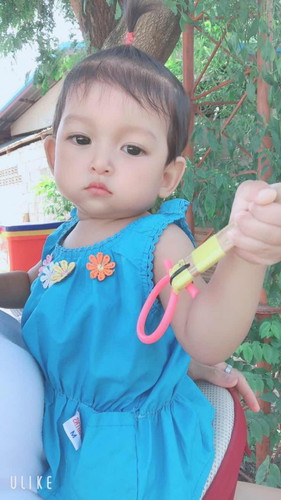น้องอายุ10เดือนยังกินนมแม่อยู่เลยข้าวก็ไม่ค่อยกิน อยากให้น้องหย่านมแต่น้องไม่ยอมดูดขวดนมเลยไม่รู้จะทำยังไง เลี้ยงคนเดียวด้วยค่ะ
