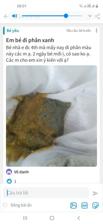 Bé đi phân màu xanh đậm