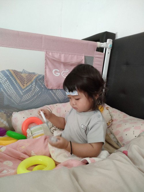 Bayi demam? Ini must-have-items yang wajib ada di rumah buibu