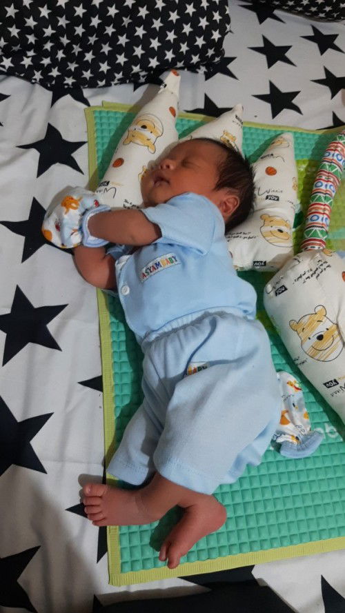 Bayi belum 1 bulan sudah seneng Tidur miring dan tungkerep