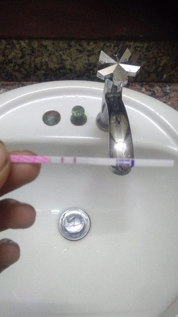 Hai bunda,Tolong di jawab di kolom komentar yah bunda hasil tespek ini negatif/positif?