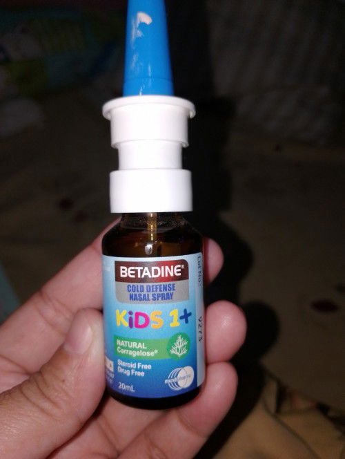 Pwede bang magspray ng nasal spray sa baby kahit tulog?