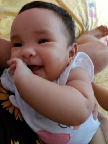 bakit kaya 3days na hindi pumu poops si baby ?