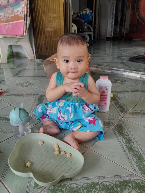 Các mom chia sẻ kinh nghiệm cho bé ăn dặm giúp em với ạ