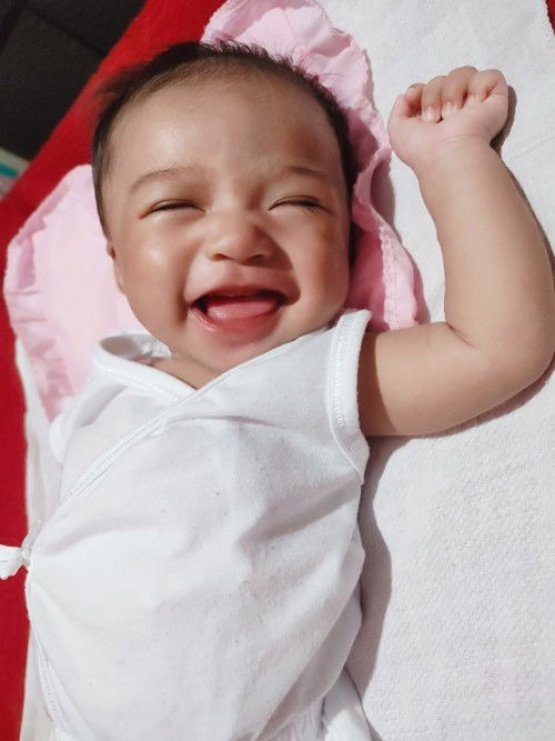 Hello po mga Mamshie ganito na ba tumawa 1 month old baby ninyu?