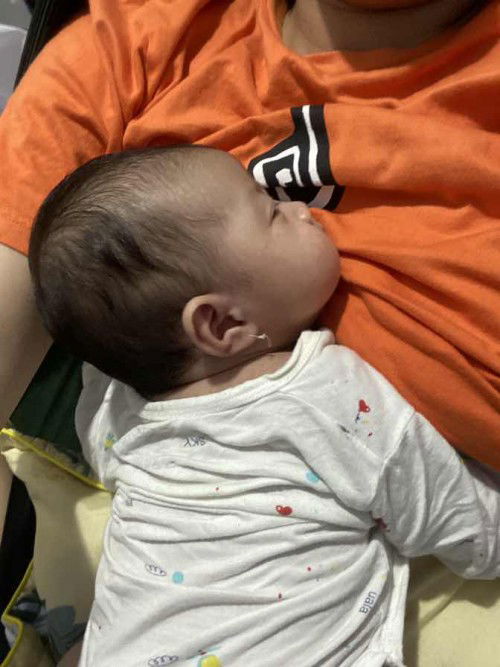 Bé thích nằm võng