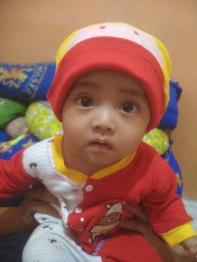 Bayi 7 bln belum bisa duduk