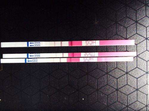 Bun apakah hasilnya seperti ini positif?soal nya saya tes 2 samar"1 nampak